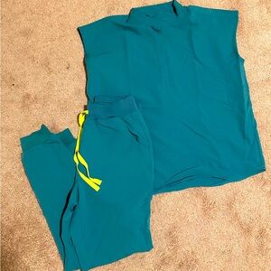FIGS Scrubs Set